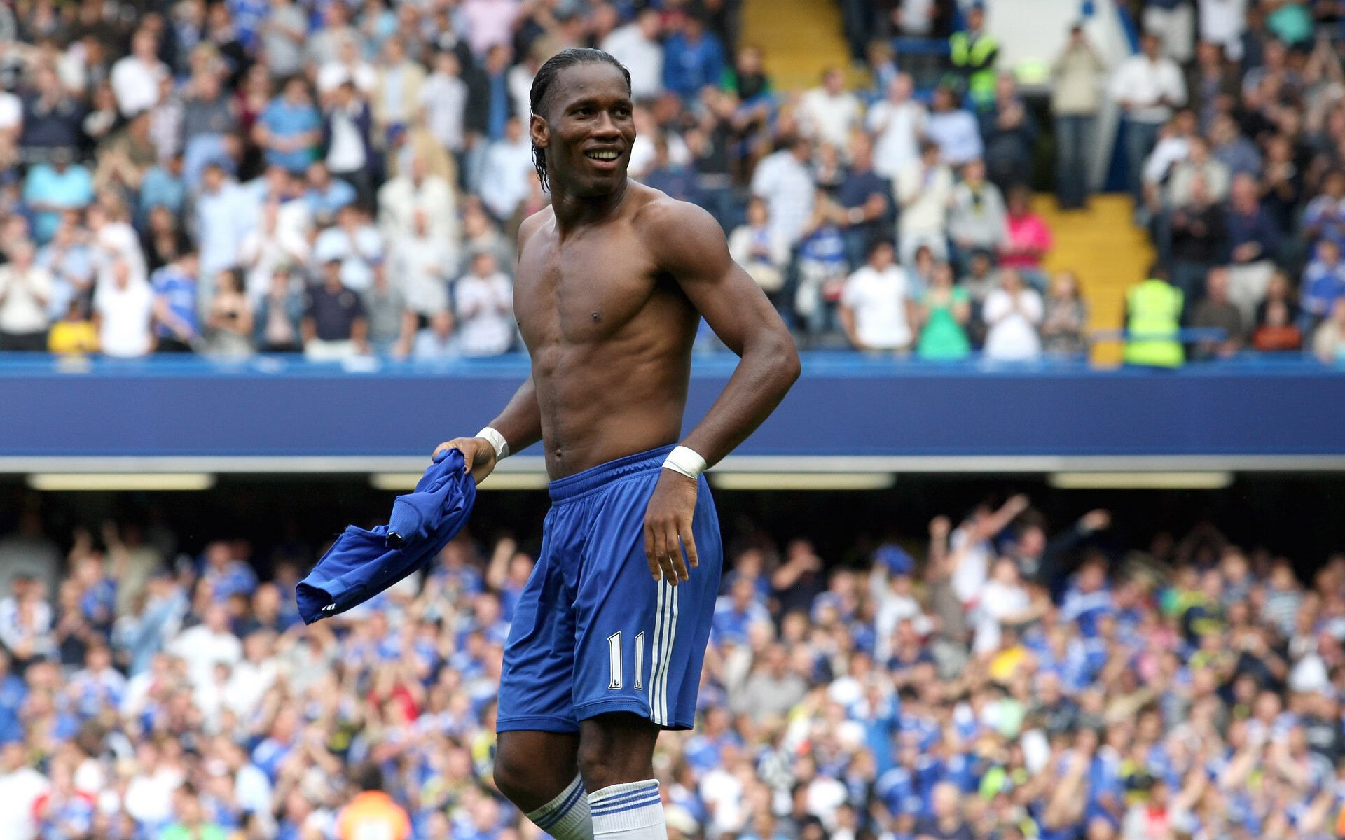 未来足球:技术驱动赛事玩法多元化,未来的足球可能长什么样